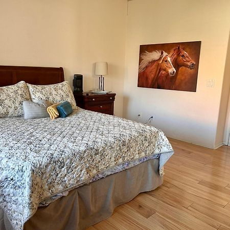 Golden Saddle Suite With Tv And Private Bathroom Гемет Екстер'єр фото