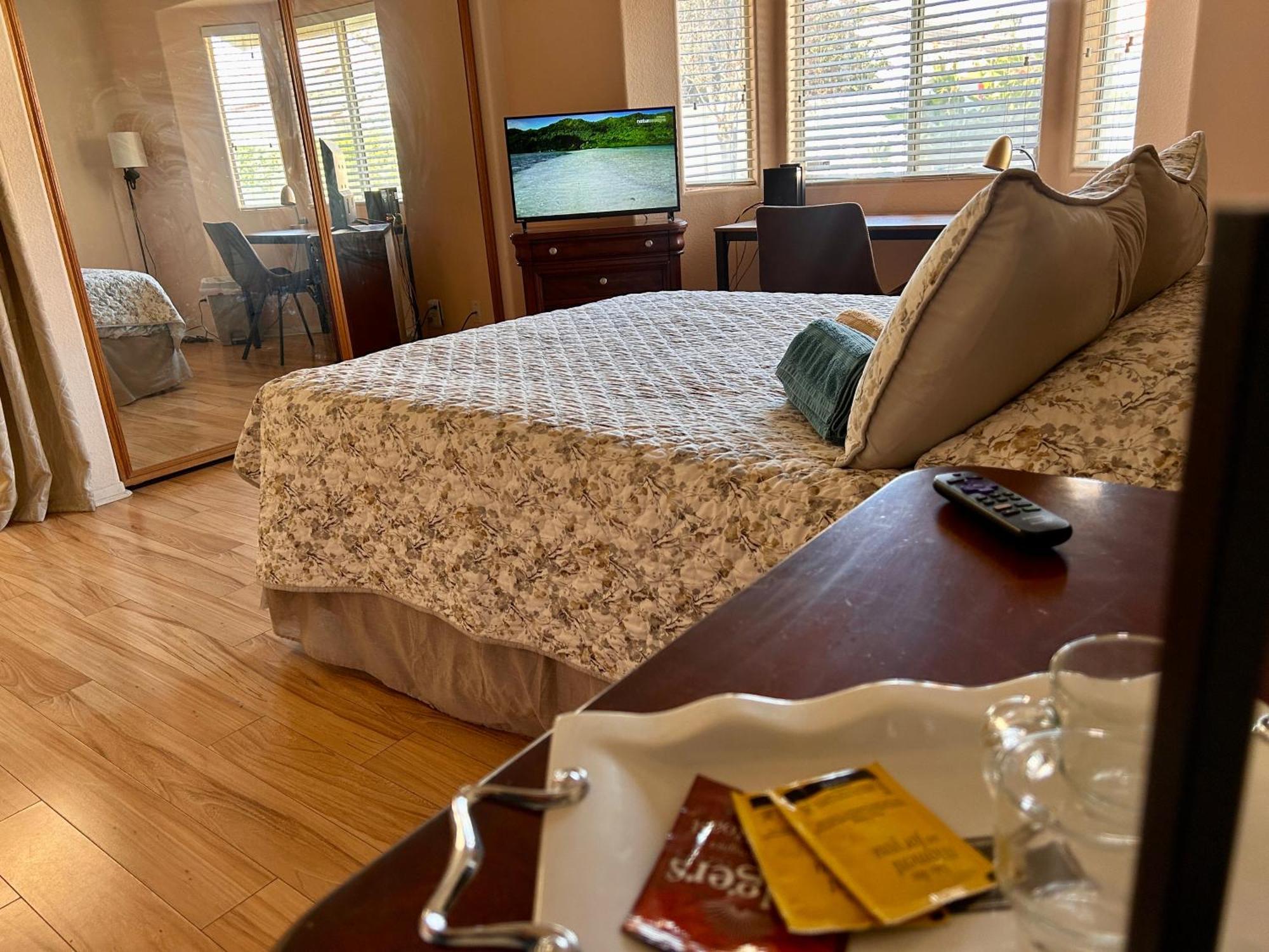 Golden Saddle Suite With Tv And Private Bathroom Гемет Екстер'єр фото